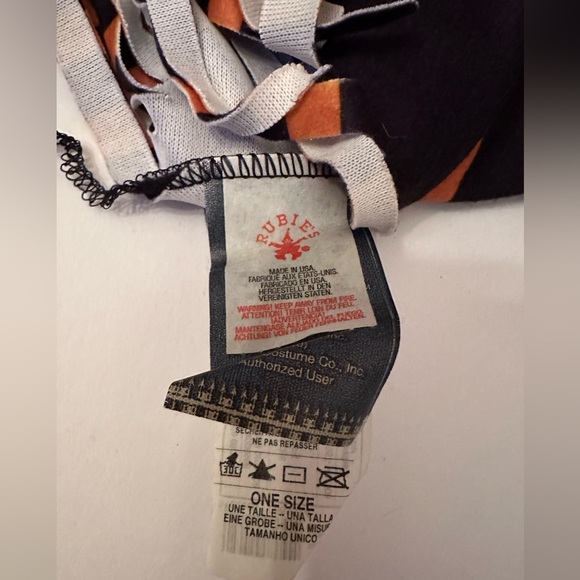 Harry Potter Halloween Costume accessories - wand, Gryffindor scarf, and tie - Picture 5 of 6